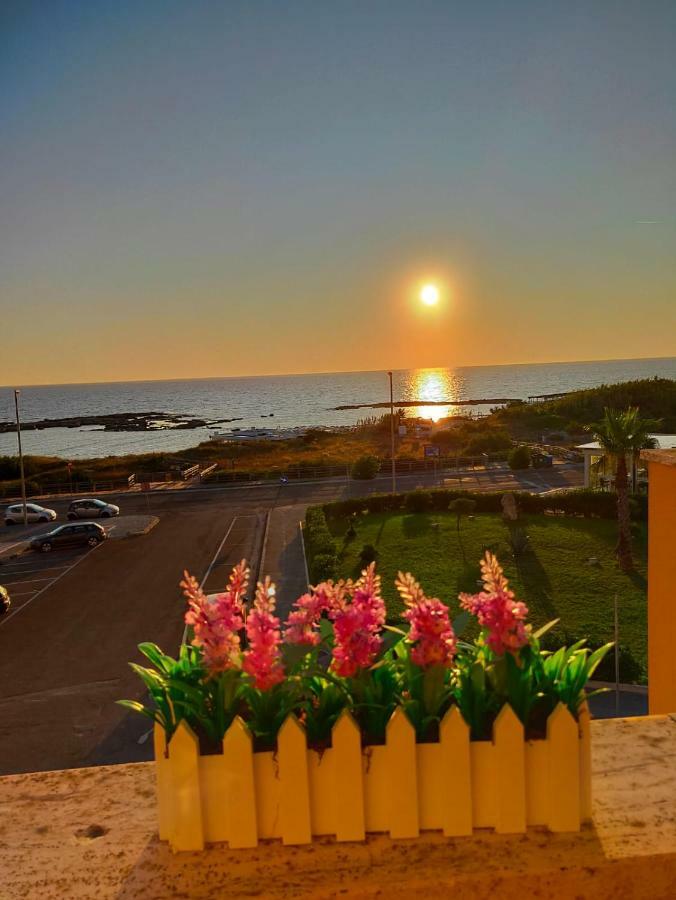 Bilocale Punta Rosa - Fronte Spiaggia โอตรันโต ภายนอก รูปภาพ