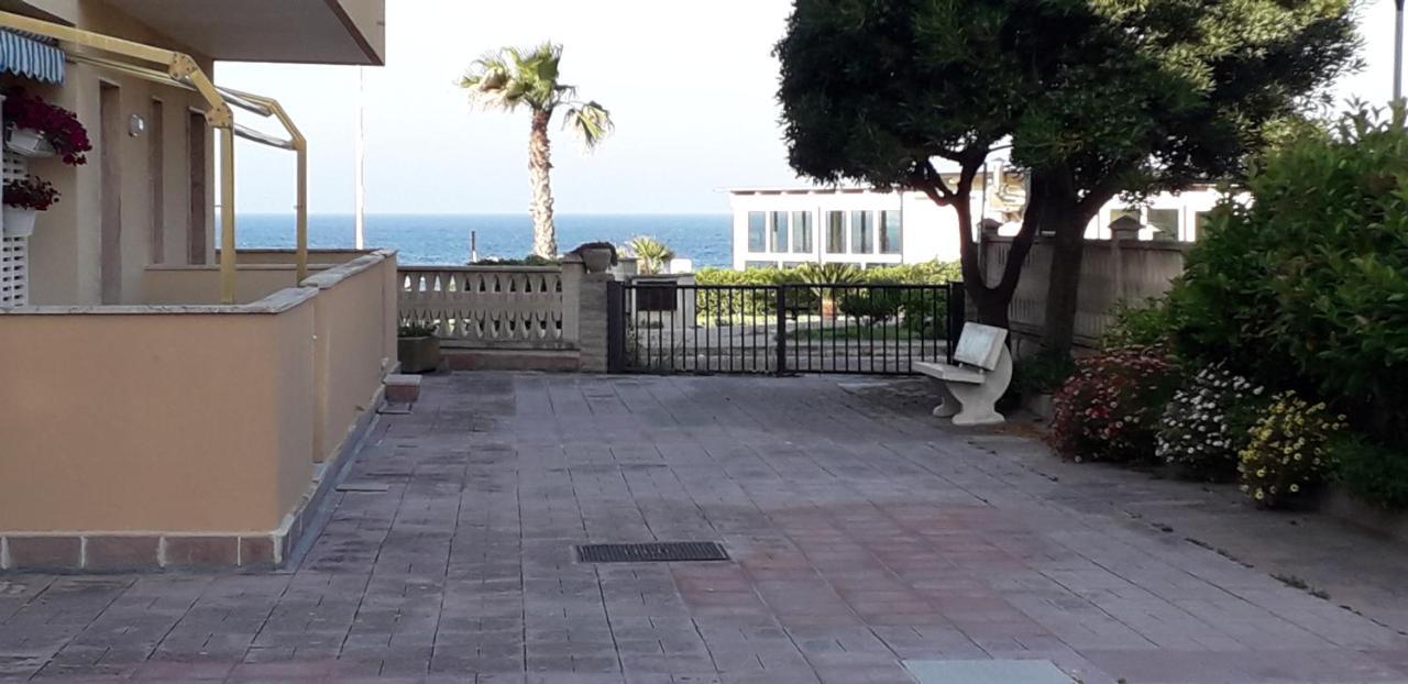 Bilocale Punta Rosa - Fronte Spiaggia โอตรันโต ภายนอก รูปภาพ